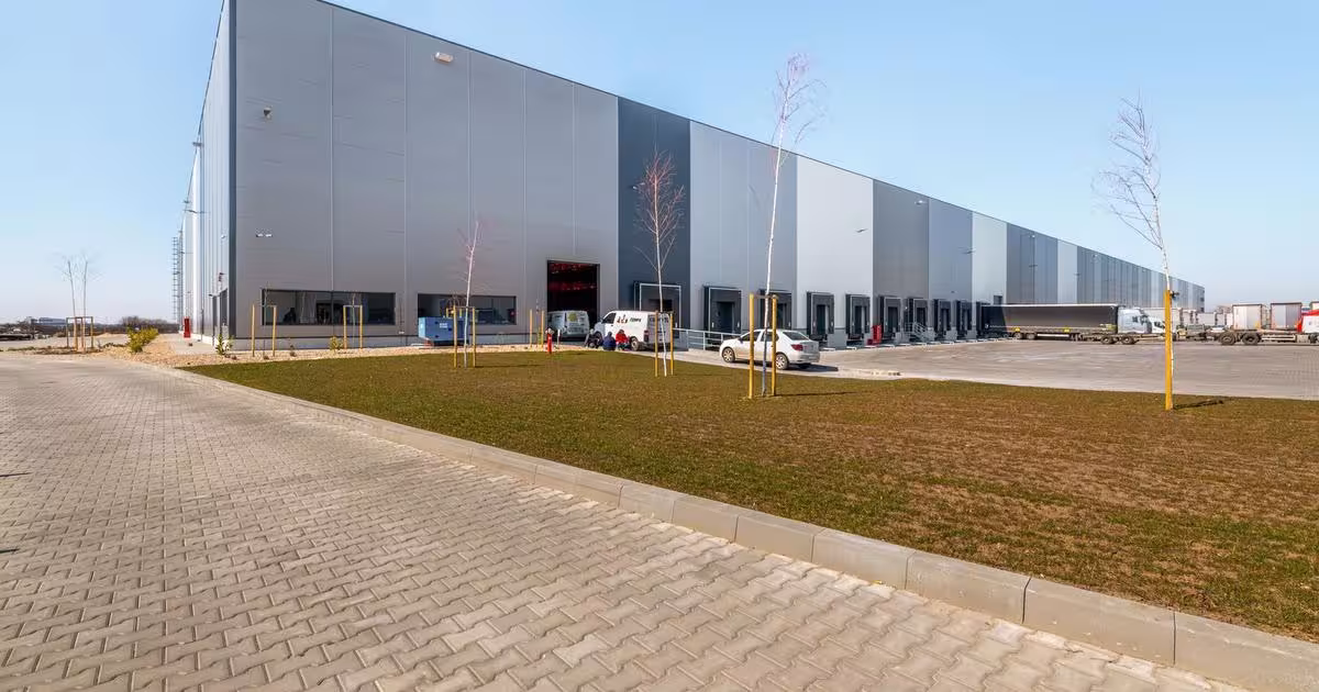 Spațiu industrial 1695 mp în zona Exterior Sud, Arad