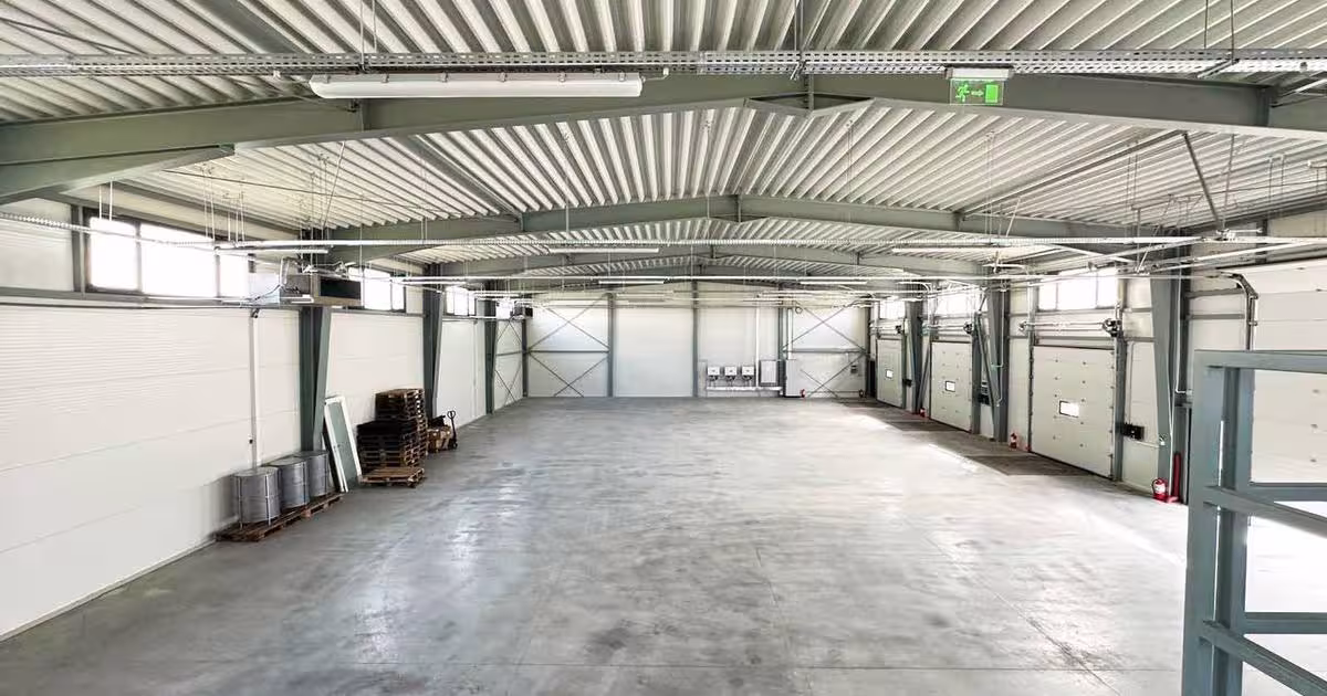 Spațiu industrial 871 mp în zona Exterior Sud, Arad