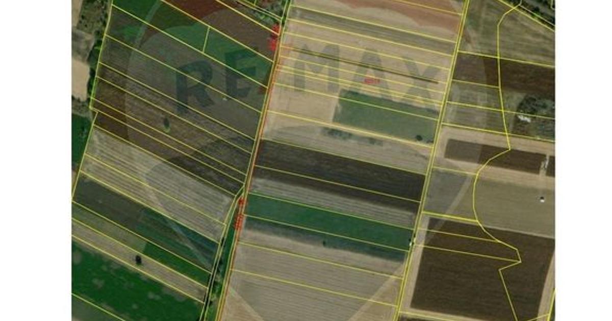 Teren agricol intravilan de 3400 mp, în Sântion