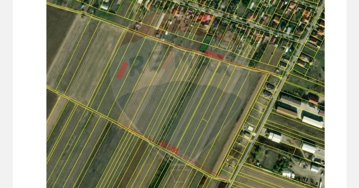 Teren agricol intravilan de 5700 mp, în Sântion