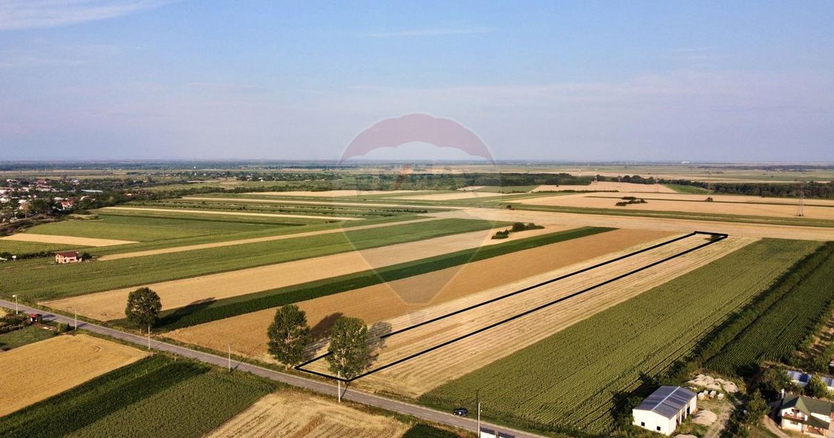 Teren agricol intravilan de 7830 mp, în Vânători