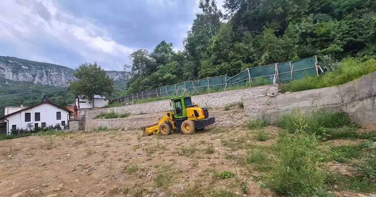 Teren Construcții intravilan de 1100 mp, în zona Central, Băile Herculane
