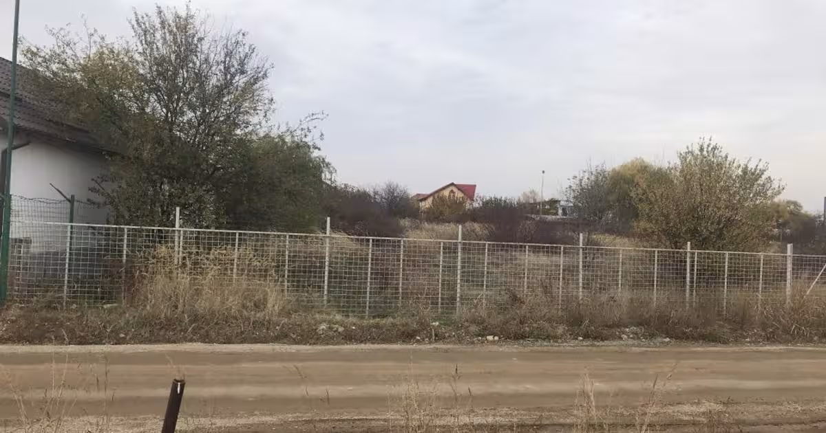 Teren Construcții intravilan de 3081 mp, în Cârcea