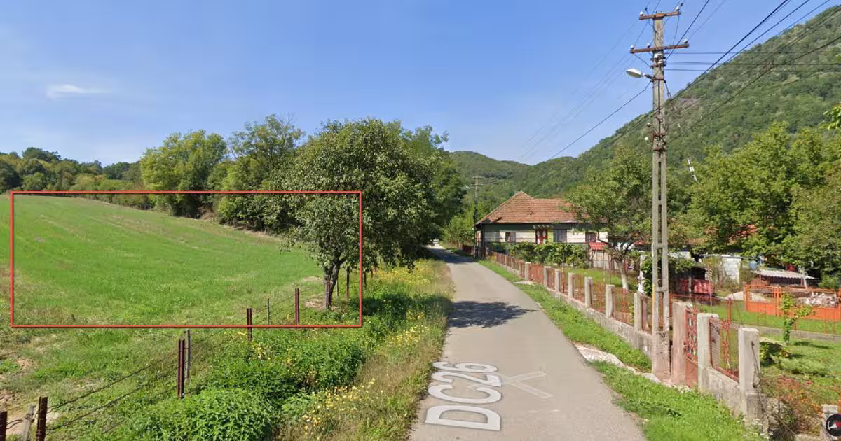 Teren Construcții intravilan de 2200 mp, în Certeju de Sus