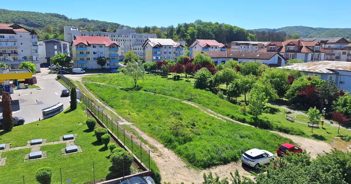 Teren Construcții intravilan de 2694 mp, în zona Central, Curtea de Argeș