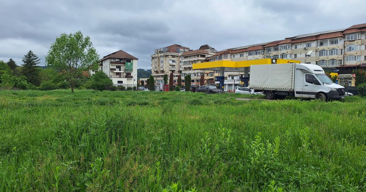Teren Construcții intravilan de 2694 mp, în zona Central, Curtea de Argeș
