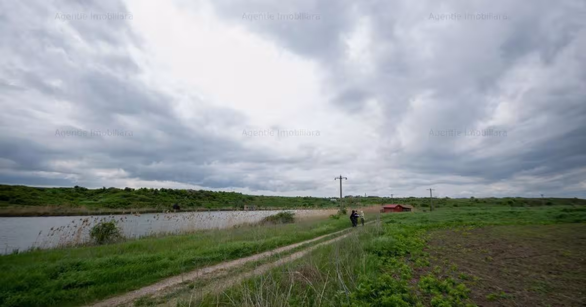 Teren Construcții intravilan de 1058 mp, în Dârvari