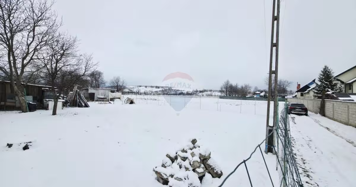 Teren Construcții intravilan de 325 mp, în Dobreni
