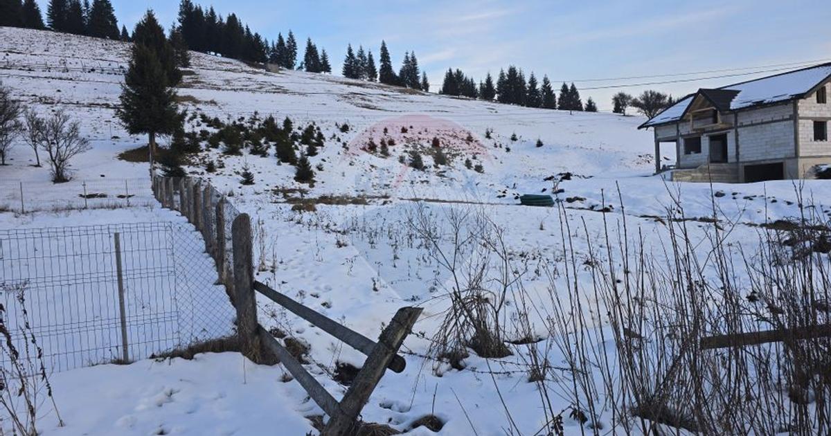 Teren Construcții intravilan de 4352 mp, în Dorna Candrenilor