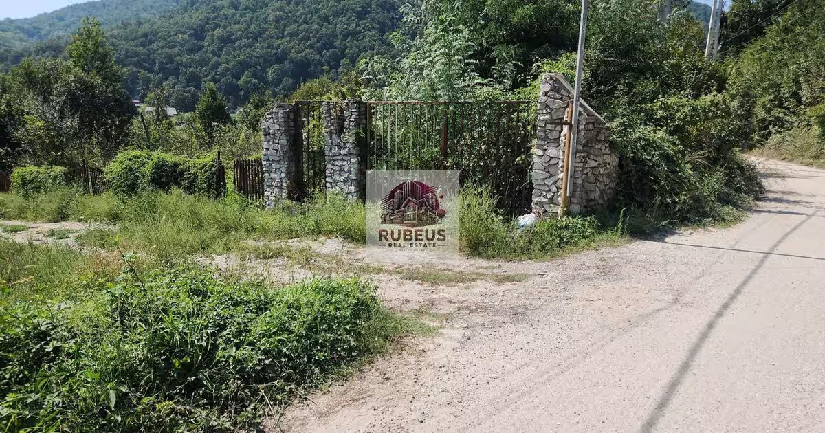 Teren Construcții intravilan de 2580 mp, în Eșelnița