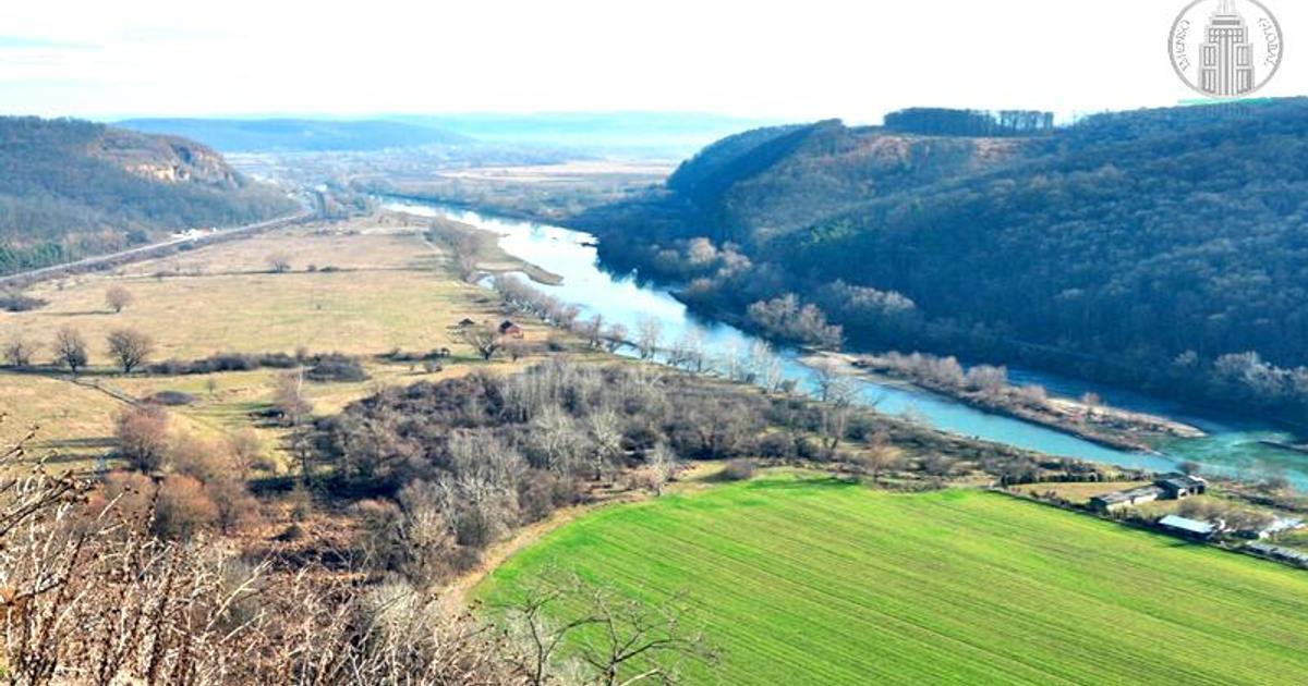 Teren Construcții intravilan de 24000 mp, în Izvoru Mureșului