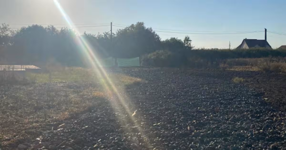 Teren Construcții intravilan de 406 mp, în Lazuri