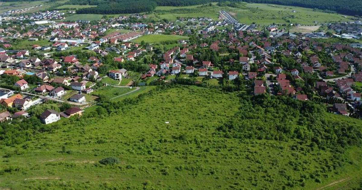 Teren Construcții intravilan de 8500 mp, în Livezeni