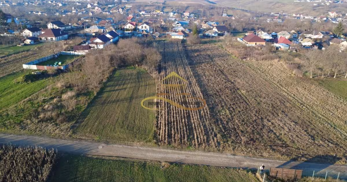 Teren Construcții intravilan de 2500 mp, în Măgura