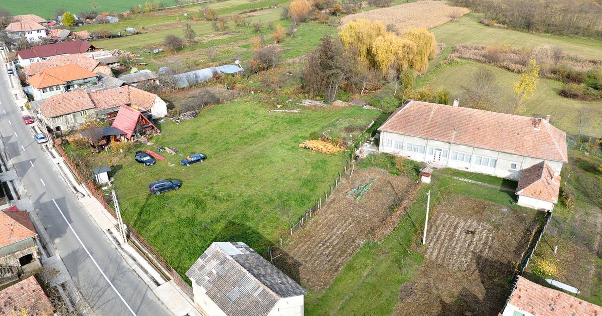 Teren Construcții intravilan de 35102 mp, în Mesentea