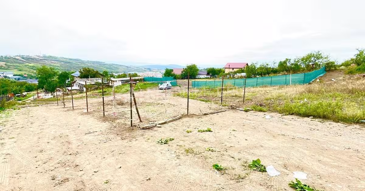 Teren Construcții intravilan de 800 mp, în Miroslava
