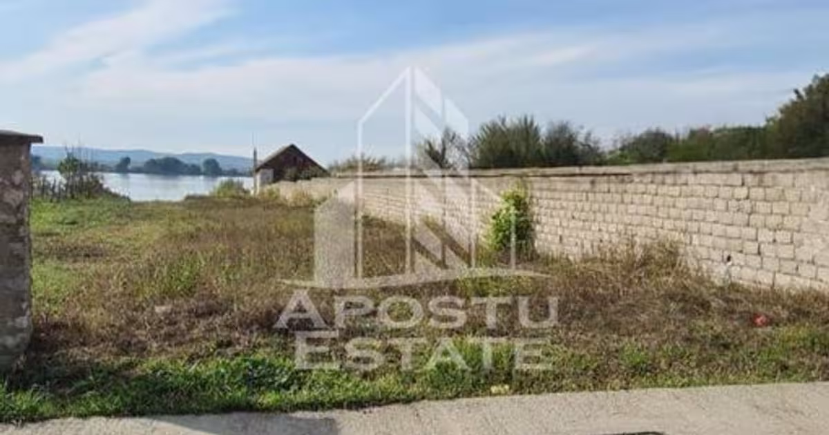Teren Construcții intravilan de 2400 mp, în zona Central, Moldova Nouă