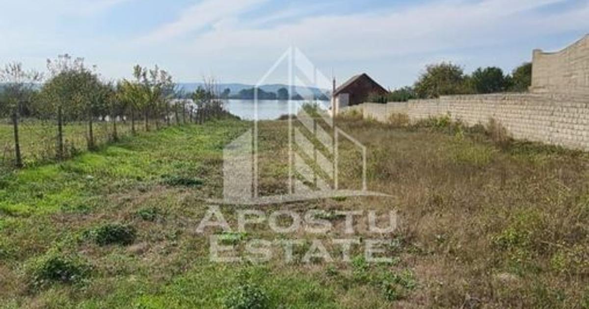 Teren Construcții intravilan de 2400 mp, în zona Central, Moldova Nouă