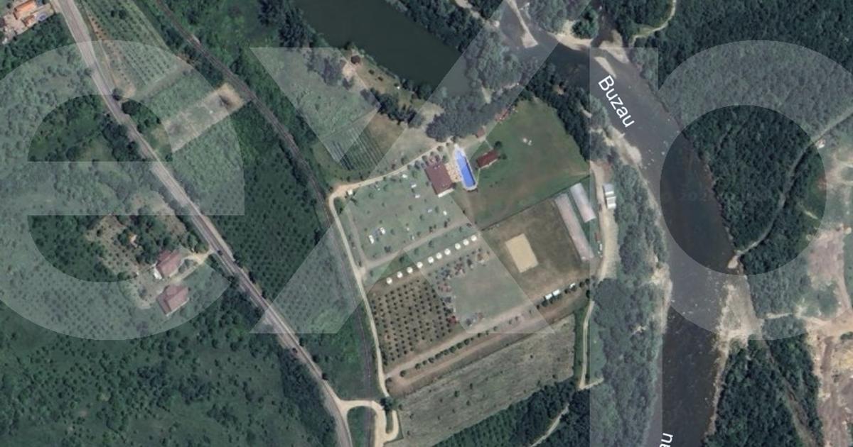 Teren Construcții extravilan de 43000 mp, în Pătârlagele