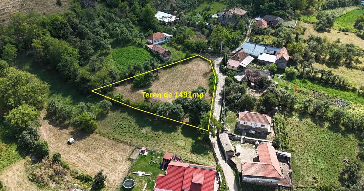 Teren Construcții intravilan de 1491 mp, în Plopu (Dărmănești)
