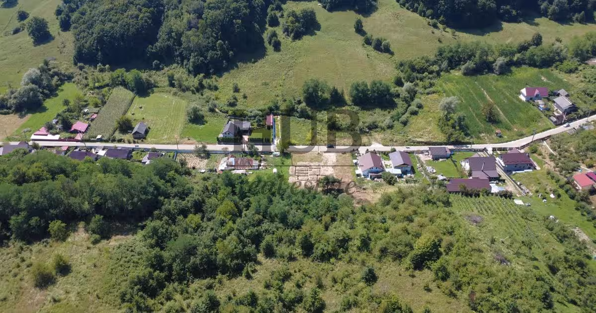 Teren Construcții intravilan de 9371 mp, în Podiș