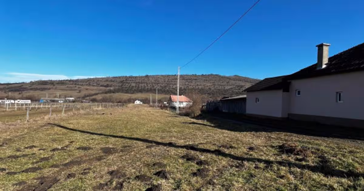 Teren Construcții intravilan de 2800 mp, în Ragla