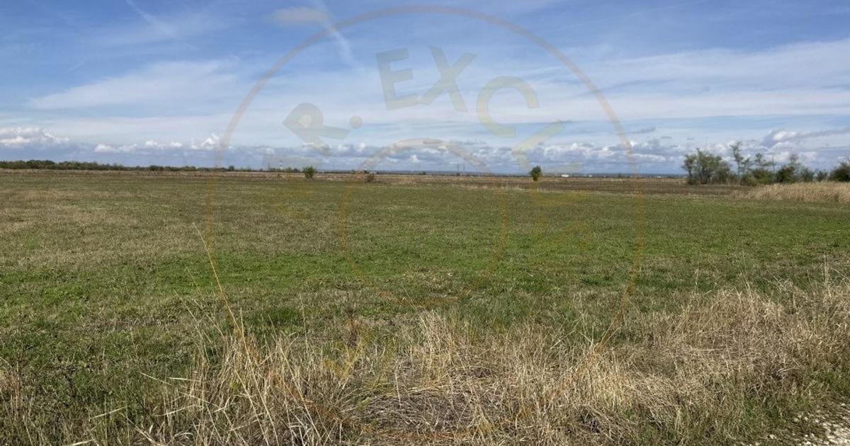 Teren Construcții intravilan de 3700 mp, în Rătești