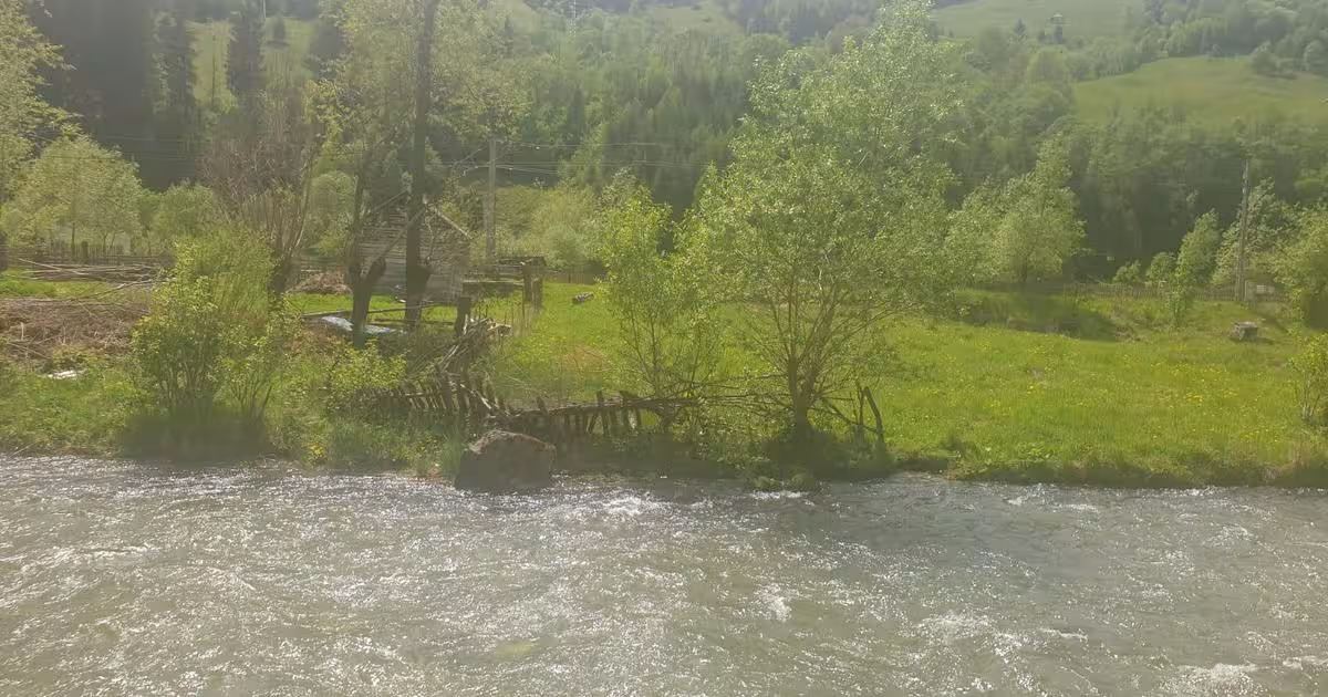 Teren Construcții intravilan de 1900 mp, în Rucăr