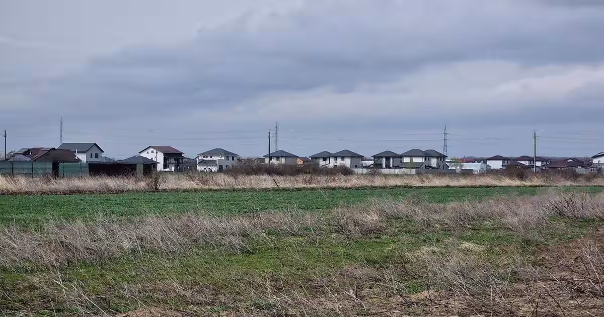 Teren Construcții intravilan de 13298 mp, în Săbăreni