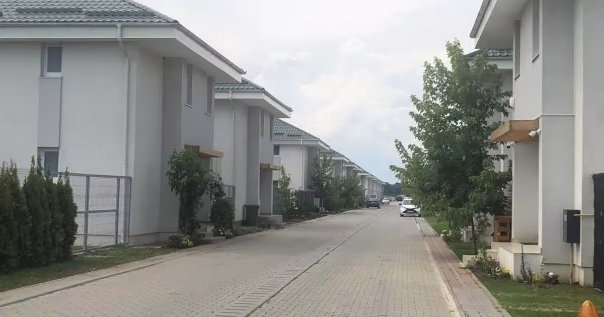 Teren Construcții intravilan de 375 mp, în Săbăreni