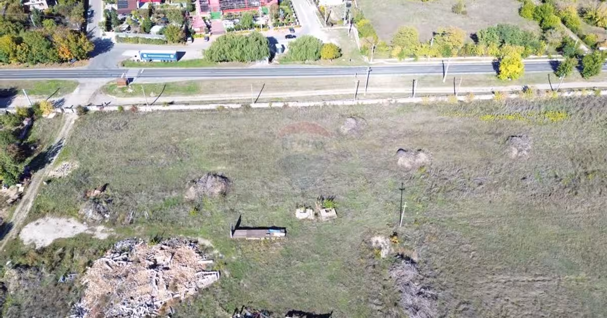 Teren Construcții intravilan de 88790 mp, în Șendreni