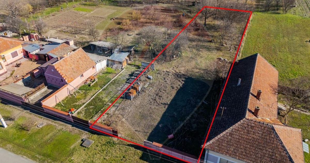 Teren Construcții intravilan de 1295 mp, în Șiria