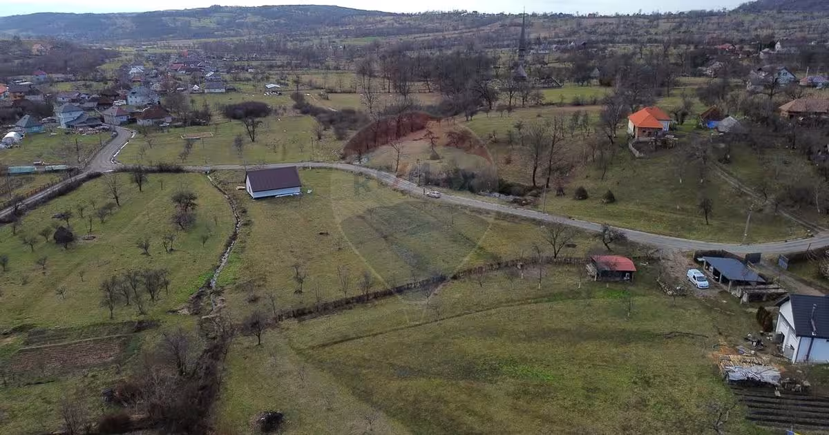 Teren Construcții intravilan de 2007 mp, în Șurdești