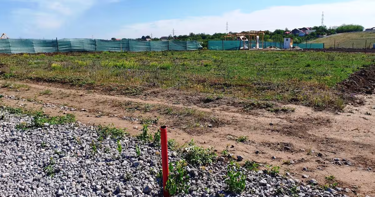 Teren Construcții extravilan de 873 mp, în Vânători