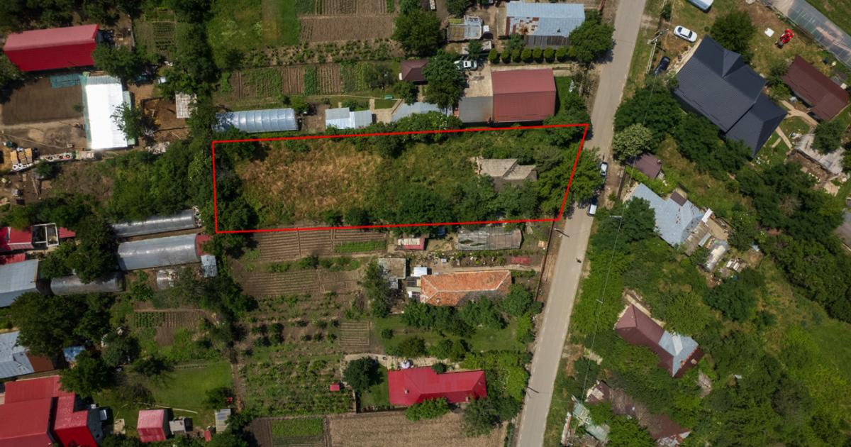 Teren Construcții intravilan de 1158 mp, în Vărăști