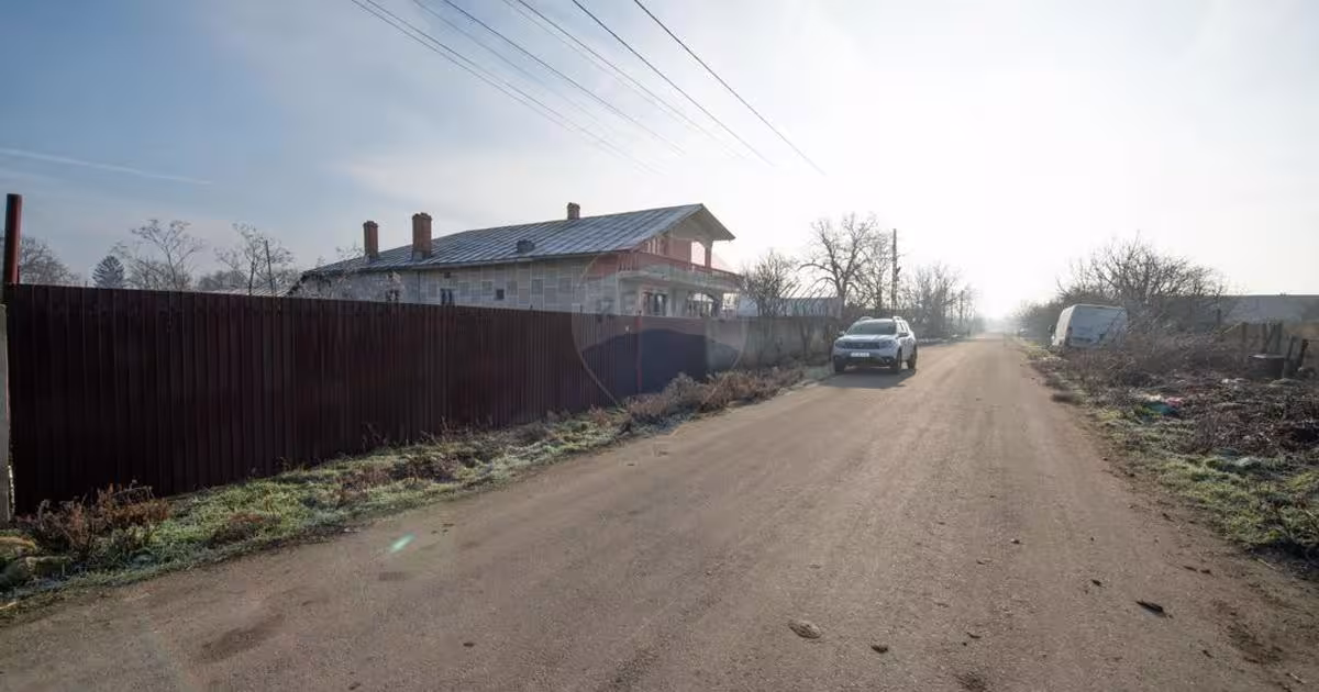 Teren Construcții intravilan de 986 mp, în Vărăști