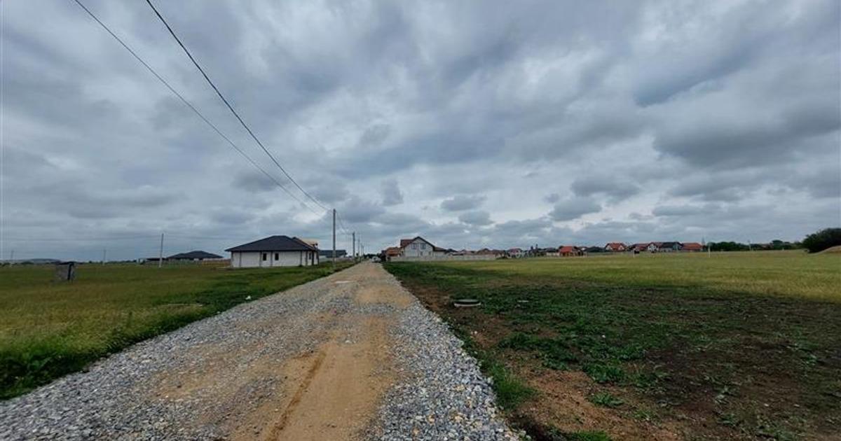 Teren Construcții intravilan de 1000 mp, în Zimandcuz