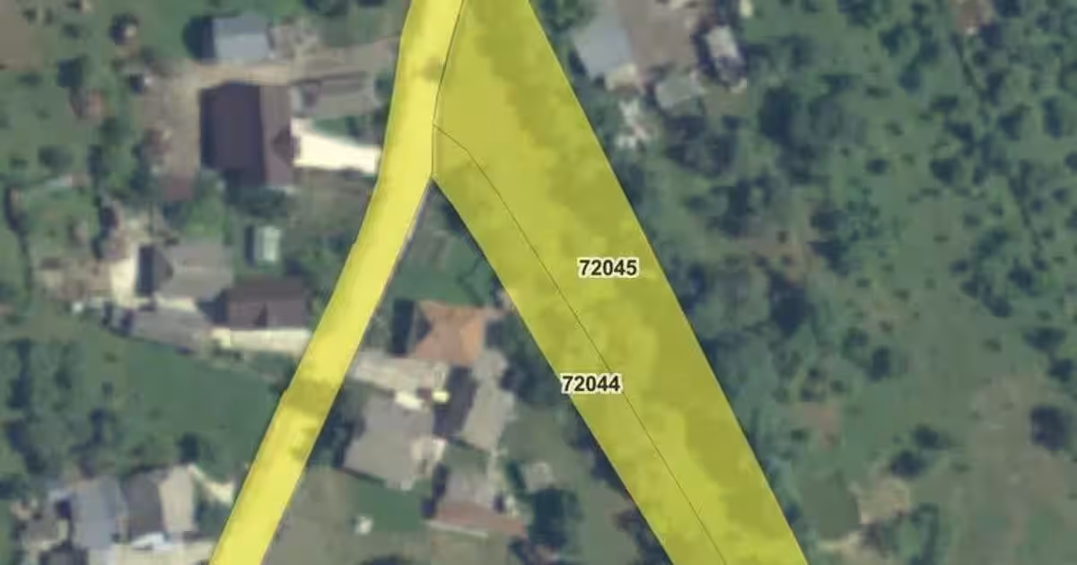 Teren intravilan de 2016 mp, în zona Central, Fieni