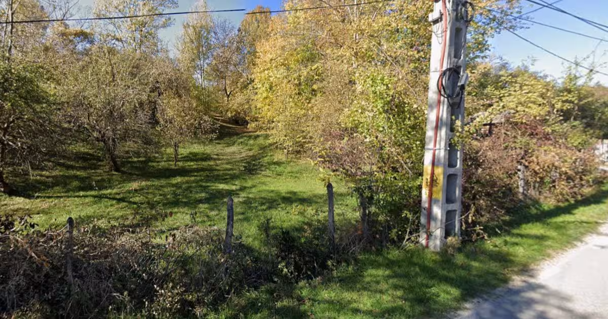 Teren intravilan de 3788 mp, în zona Central, Fieni