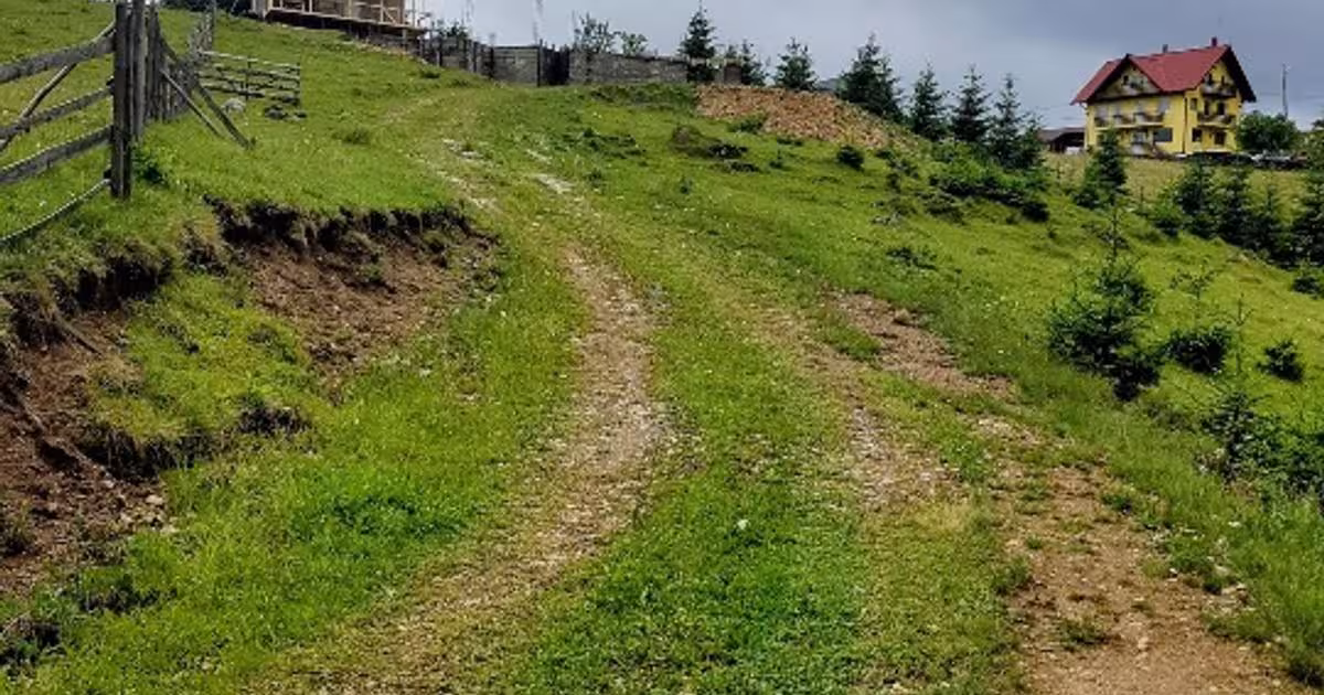Teren intravilan de 3400 mp, în Fundata