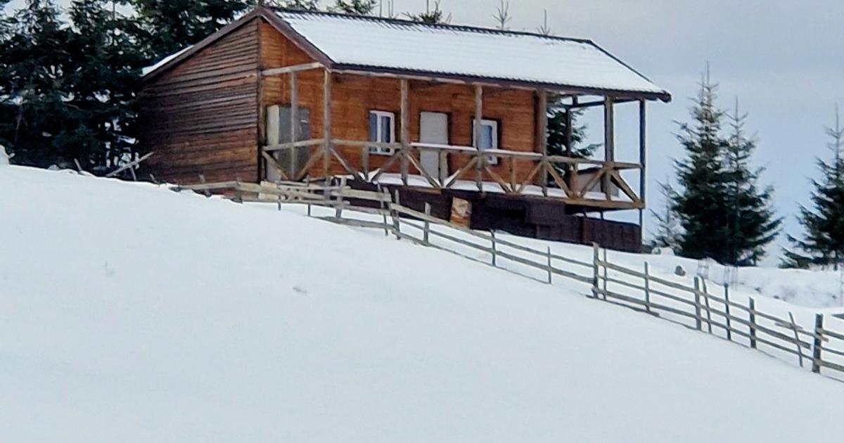 Teren intravilan de 3400 mp, în Fundata