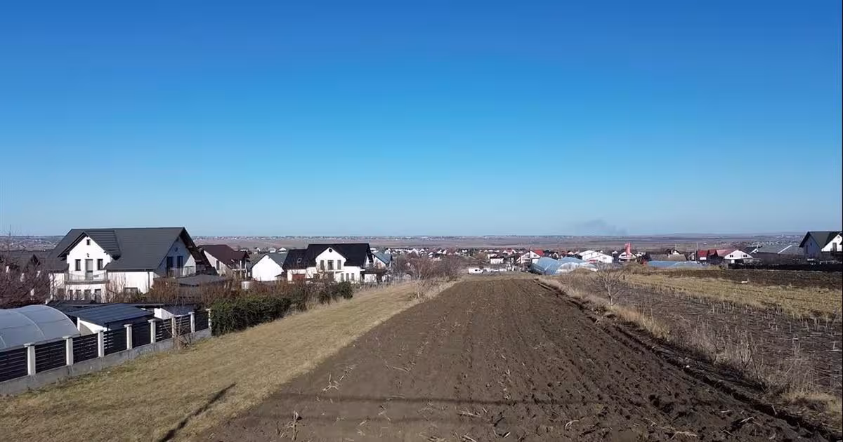 Teren intravilan de 2350 mp, în Ipotești