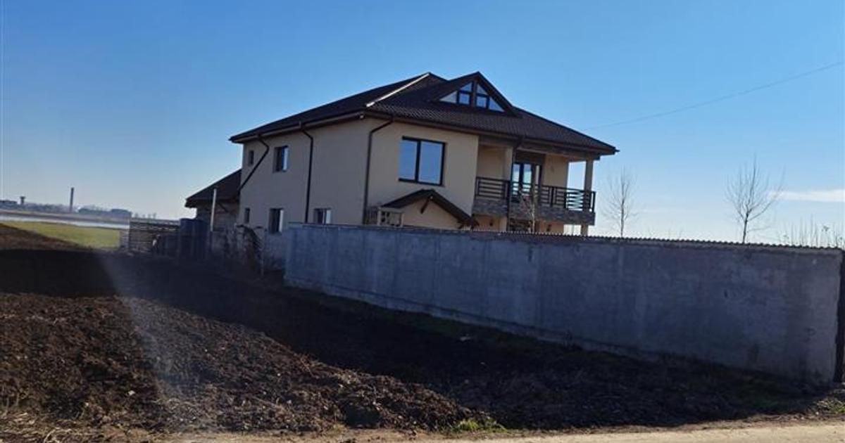 Teren intravilan de 5549 mp, în Lacu Sărat