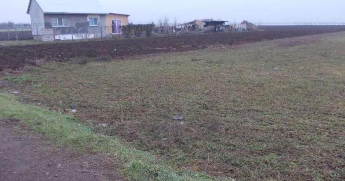 Teren intravilan de 5750 mp, în Lacu Sărat