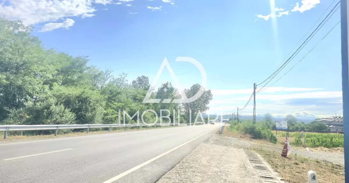 Teren intravilan de 3024 mp, în Moi