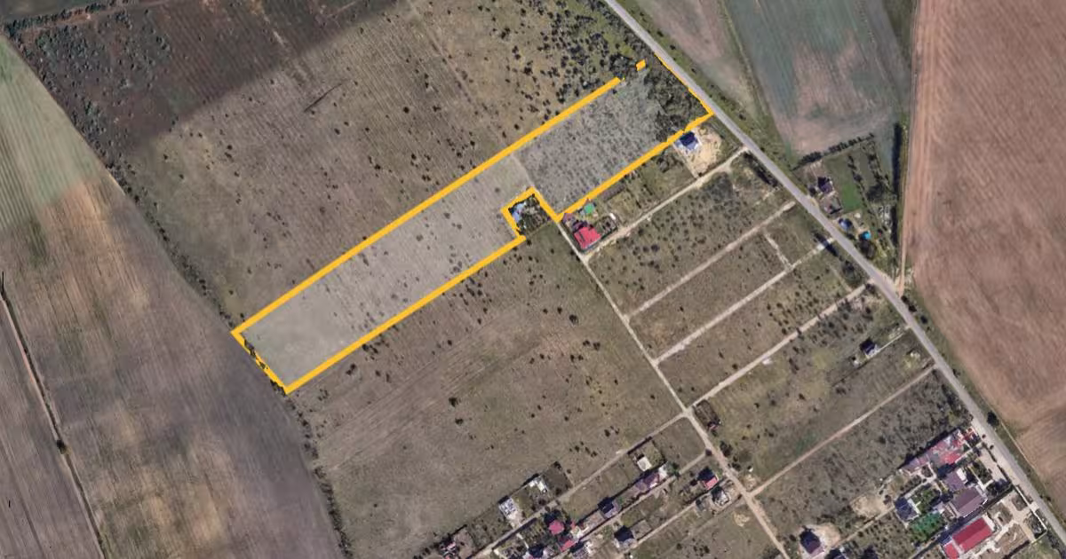 Teren intravilan de 29000 mp, în Perieni
