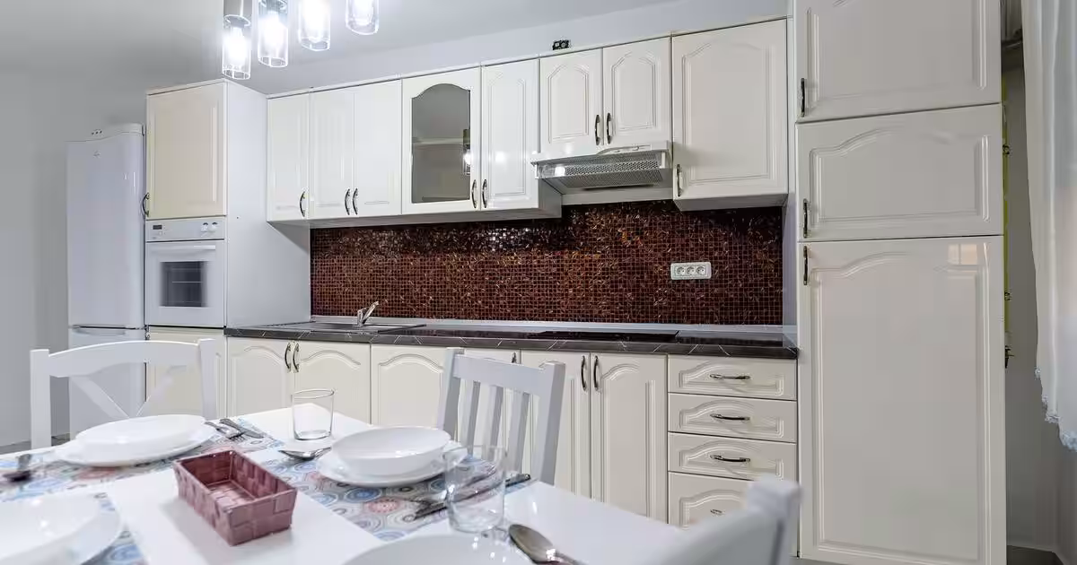 Apartament decomandat cu 3 camere în zona P-ța Spitalului, Arad