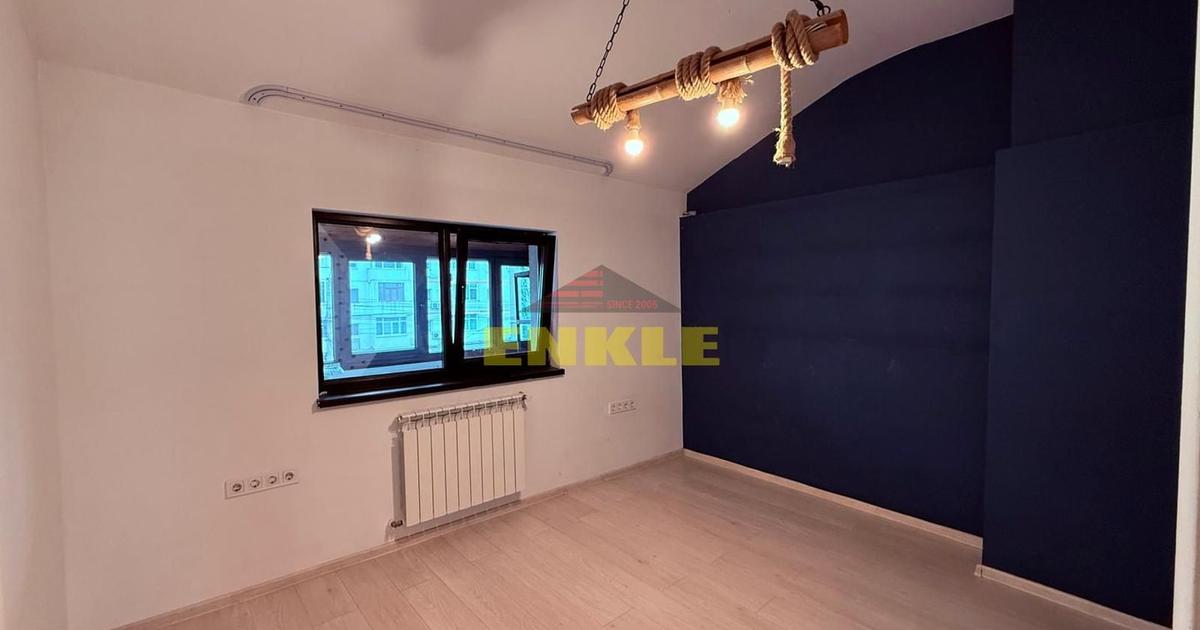 Apartament semidecomandat cu 3 camere în zona Central, Botoșani