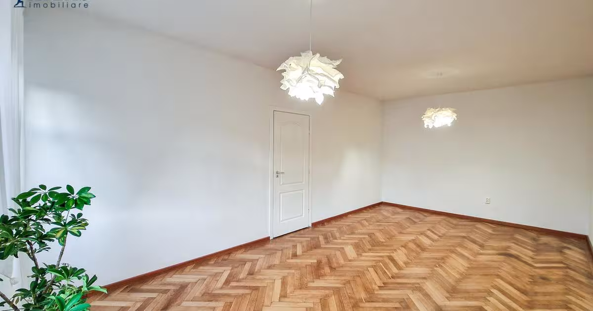 Apartament semidecomandat cu 4 camere în zona Brașovul Vechi, Brașov