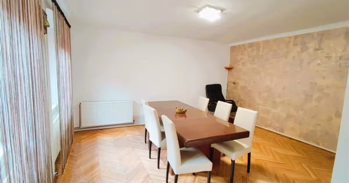 Apartament decomandat cu 3 camere în zona Centrul Istoric, Brașov
